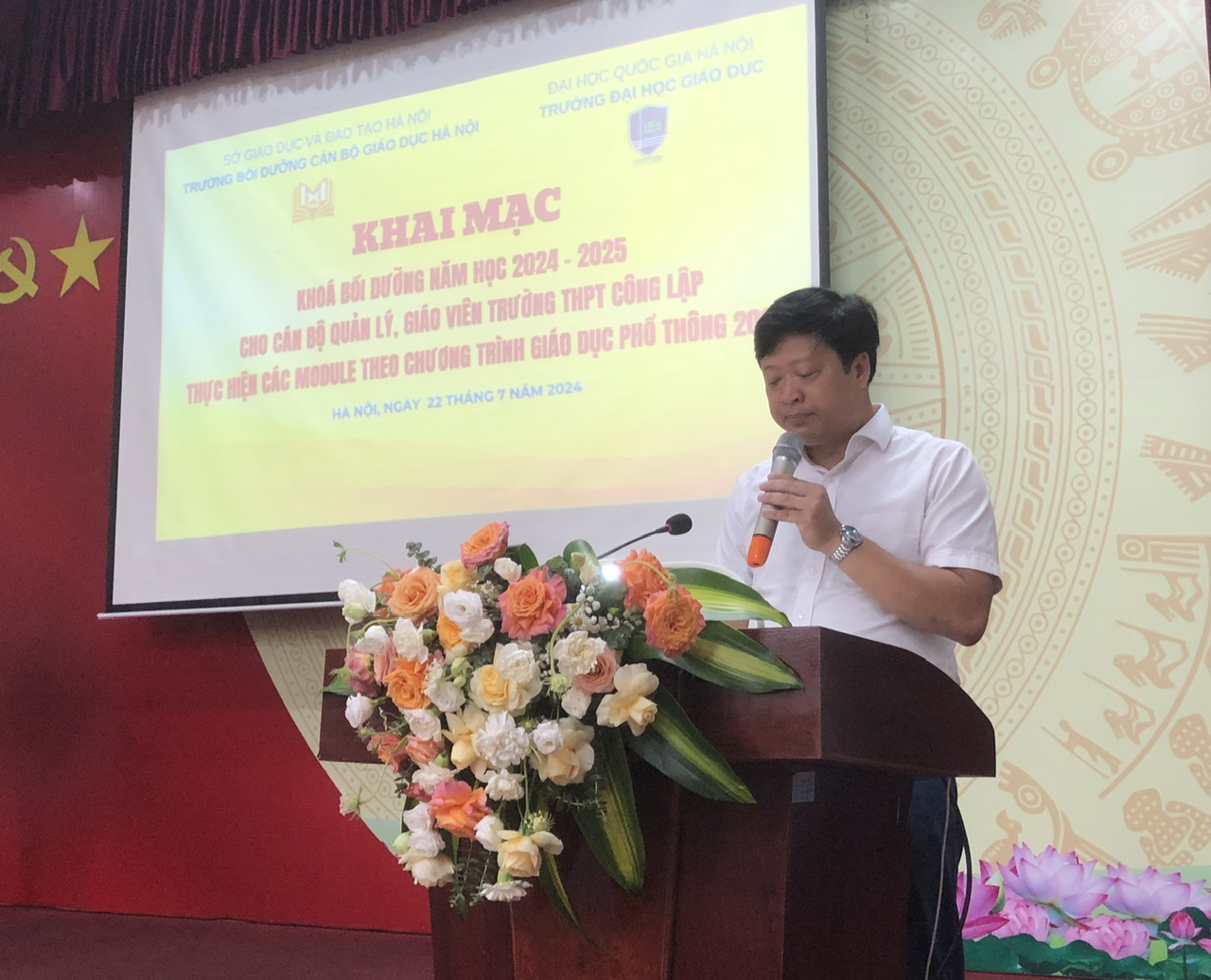 PGS.TS. Phạm Mạnh Hà - Giám đốc Trung tâm hợp tác đào tạo bồi dưỡng, Trường ĐH Giáo dục công bố các quyết định mở lớp