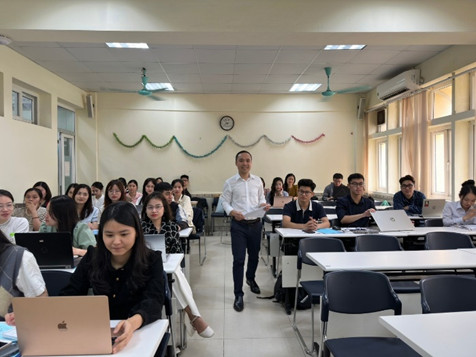 Lớp học trực tiếp chương trình bồi dưỡng NVSP ho người đang có bằng cử nhân chuyên ngành phù hợp có nguyện vọng trở thành giáo viên THCS/THPT